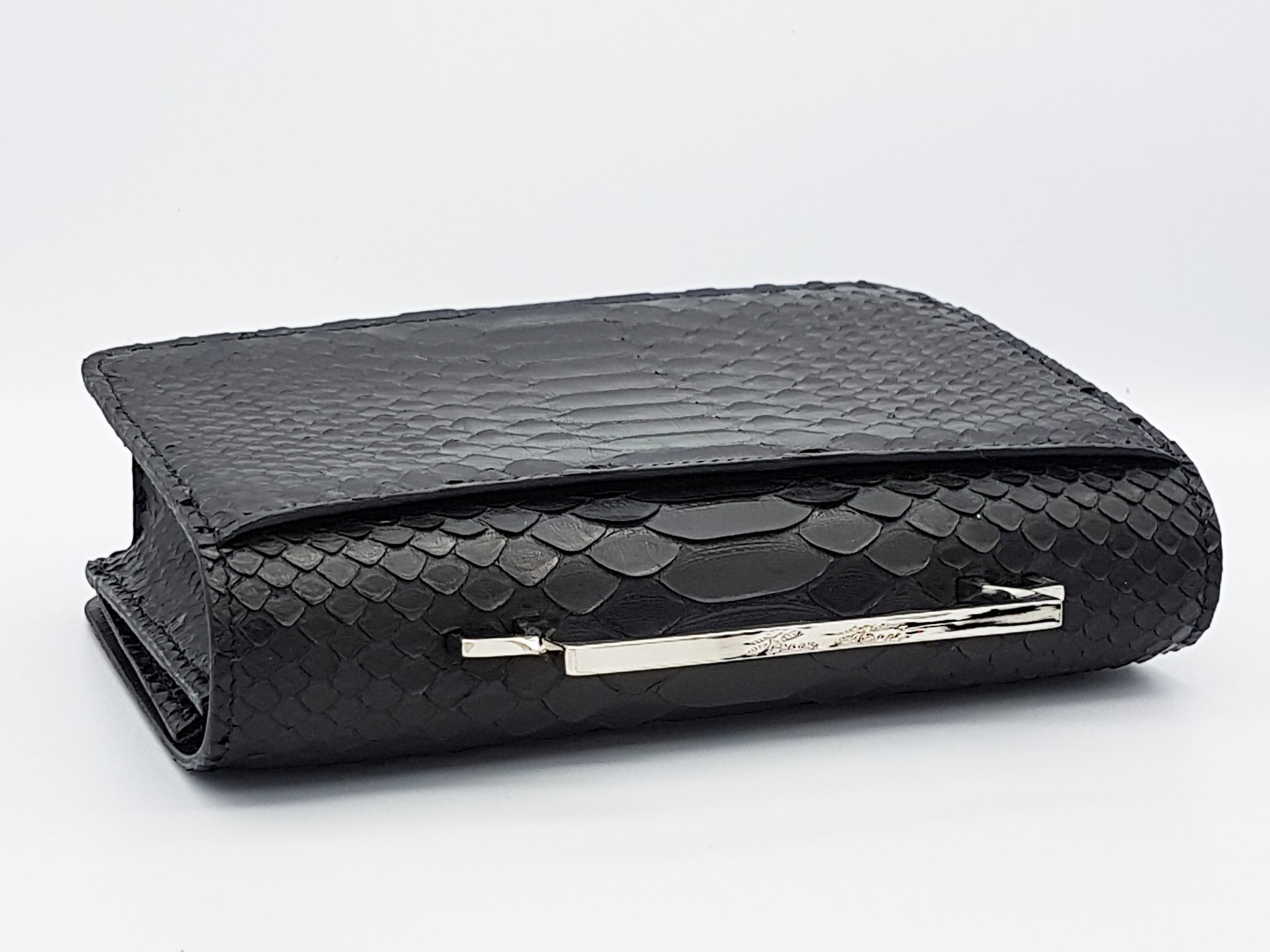 Twisted leather cross bag. – Hana Hani